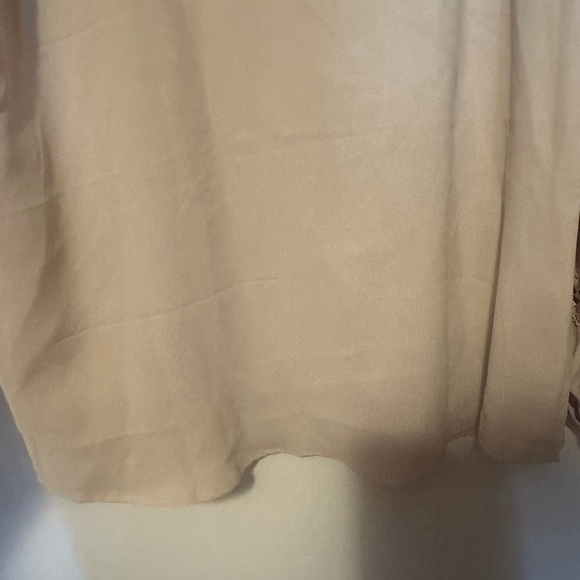 Elegant Beige Blouse with Lace Detailing - Picture 7 of 9